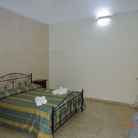 B&B New Antico Palazzo Парабита Экстерьер фото