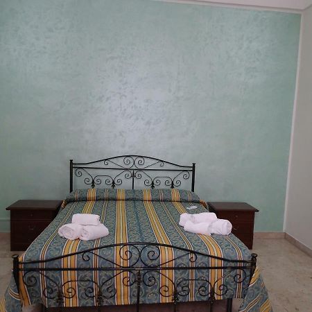 B&B New Antico Palazzo Парабита Экстерьер фото