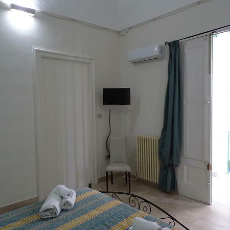 B&B New Antico Palazzo Парабита Экстерьер фото