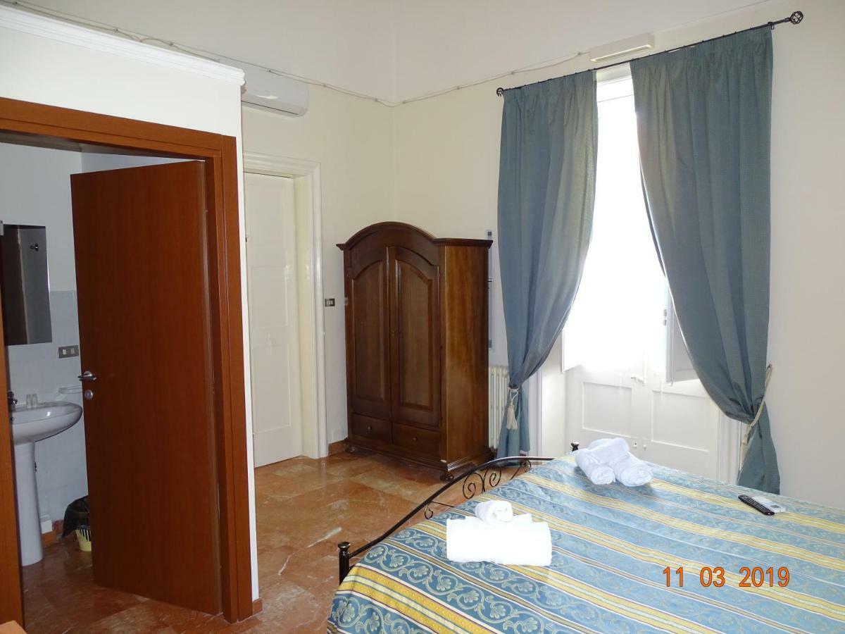 B&B New Antico Palazzo Парабита Экстерьер фото