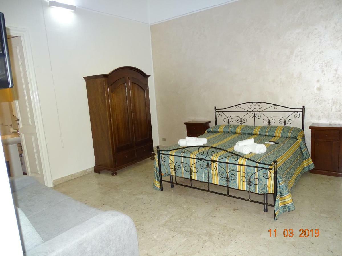 B&B New Antico Palazzo Парабита Экстерьер фото