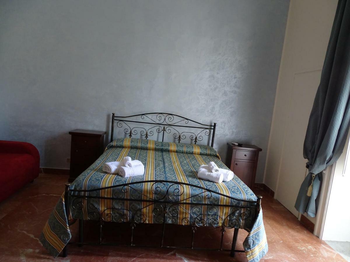 B&B New Antico Palazzo Парабита Экстерьер фото