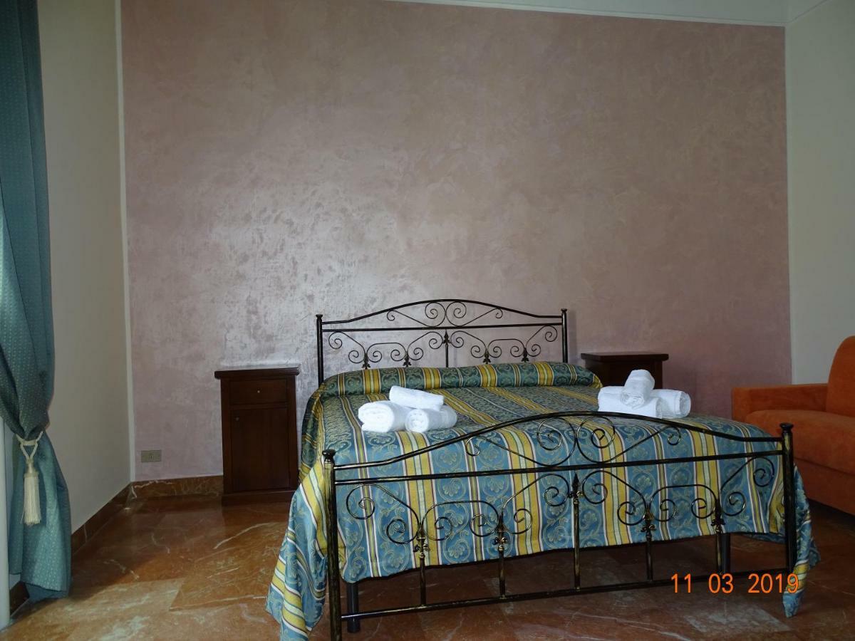 B&B New Antico Palazzo Парабита Экстерьер фото