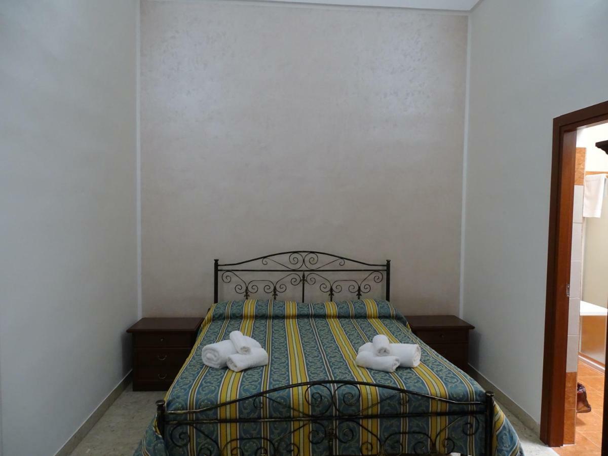 B&B New Antico Palazzo Парабита Экстерьер фото