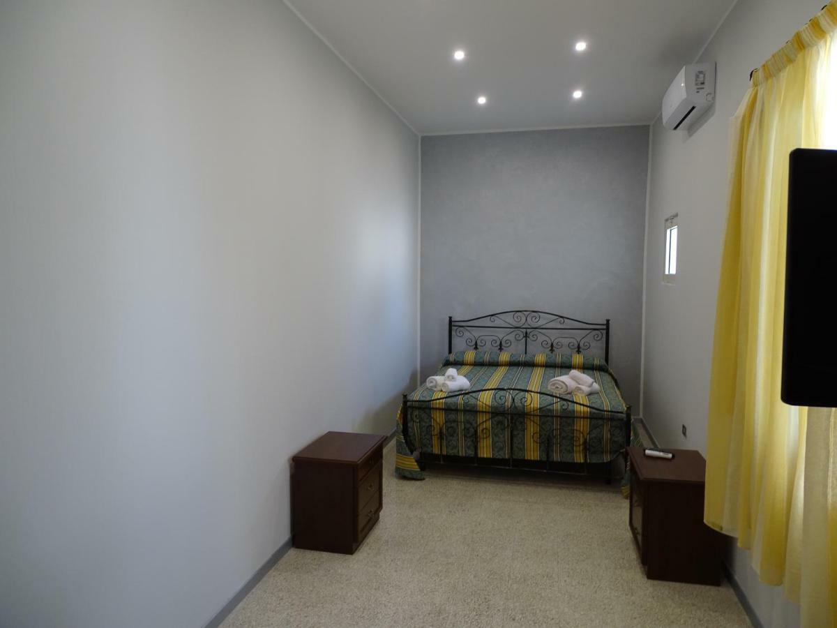 B&B New Antico Palazzo Парабита Экстерьер фото