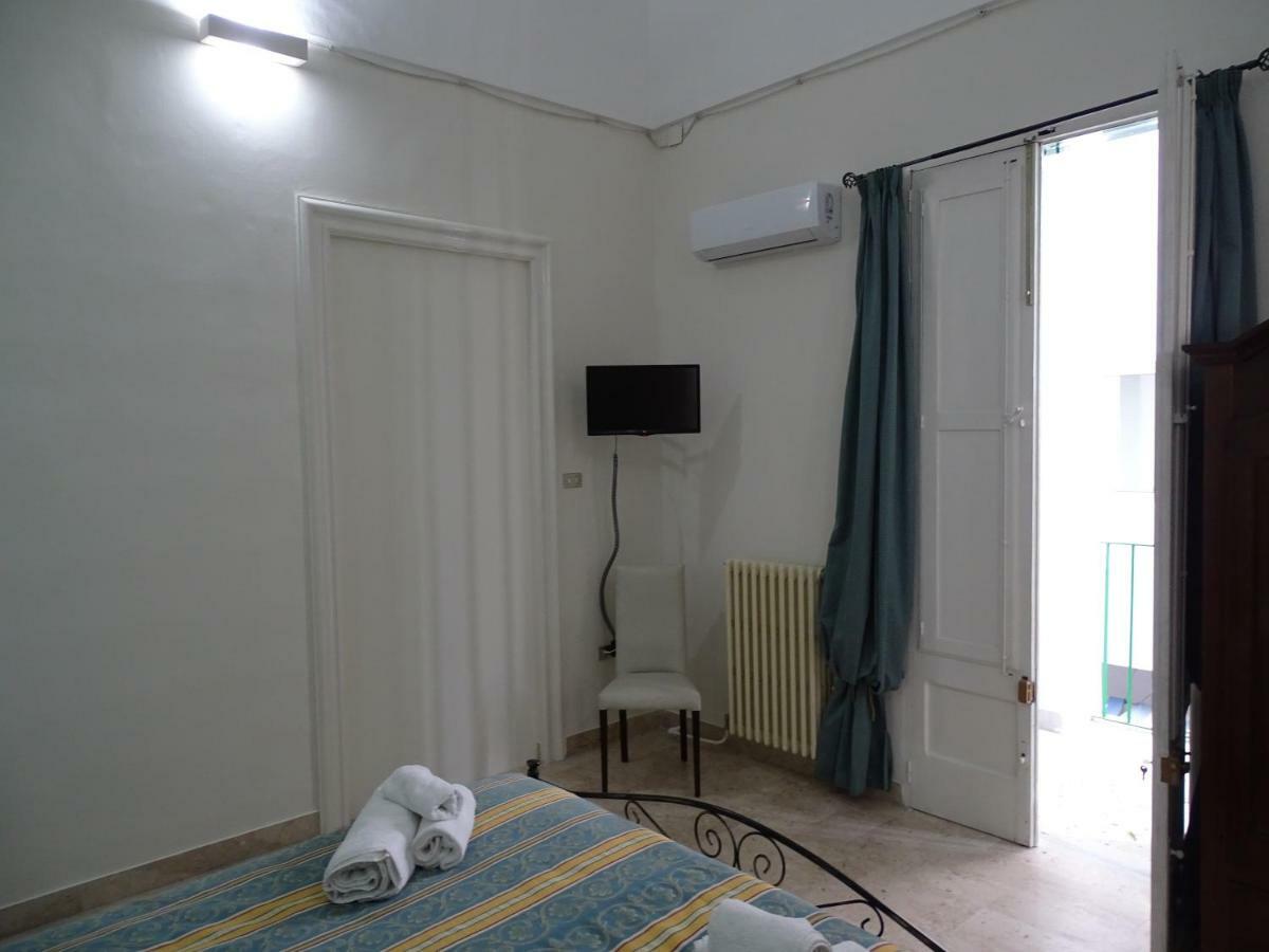 B&B New Antico Palazzo Парабита Экстерьер фото